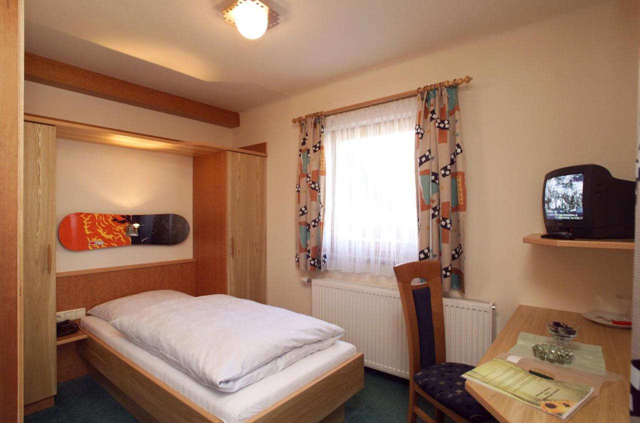 Pension Lachmayr Kaprun Room photo